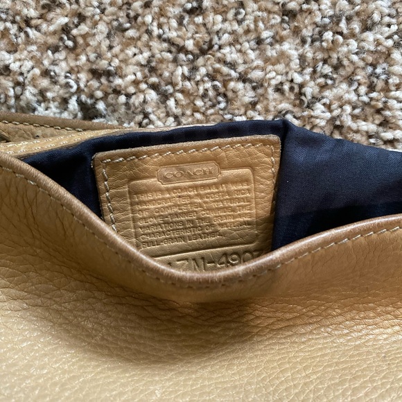 Two (2) Vintage Coach Leather Bags - Picture 6 of 14